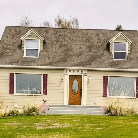 Lux family retreat, hot tub, specular views. Spacious home on the golf course.