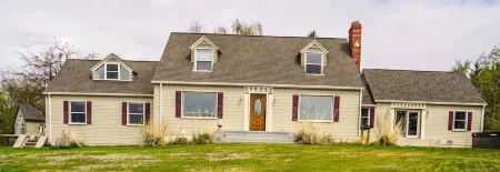 Lux family retreat, hot tub, specular views. Spacious home on the golf course.