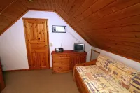 Comfortable vacation home with a sauna and whirlpool directly by the lake Hotels in Krakow am See