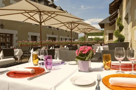 Logis Hotel la Croix Blanche Fontevraud Отели в г. Фонтевро-Л'Абе