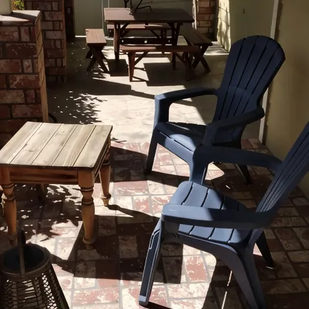 Renovated Farmhouse 4 Blocks From Downtown Square