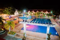 Cris Del Mar Resort - Beach