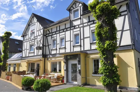 Hotel Garni-Tell Отели в г. Кройцталь