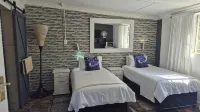 44 on Ennis Guest Lodge and Restaurant -