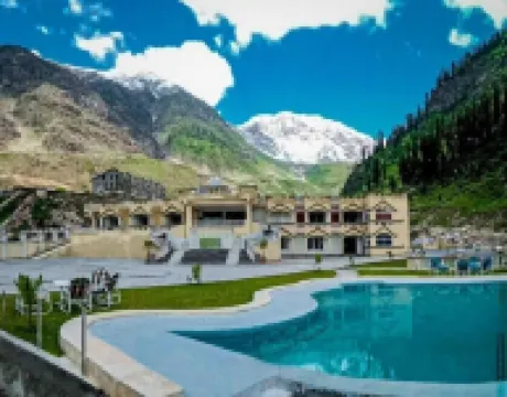 มัสคีเทียร์ รีสอร์ท นารัน