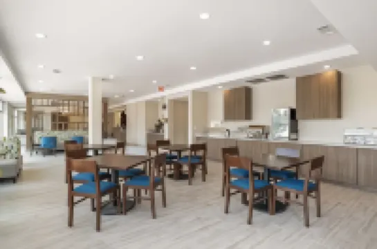 Comfort Inn & Suites Destin Near Henderson Beach Hotels in Destin