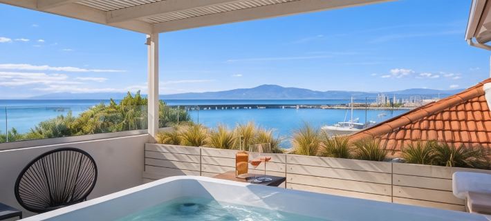 Panellinion Luxury Rooms โรงแรมในคาลามาตา