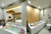 A Santorini Home - by le Rêve 5Mins from Mall Road - Hot Tub