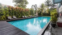 Grand Cakra Hotel Malang - Pools