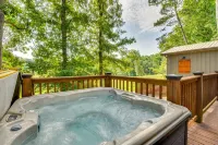 Luxury Cabin, King Bed, Hot Tub Minutes from Alpine Helen sits on 40 acres. - Hytter
