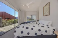 Lake View Heights - Luxury large modern House (244 sq mtr)
