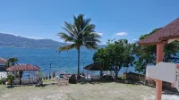 Barbara Hotel, Right at Lake Toba
