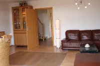 200 m vom Yachthafen Entfernt Ansprechendes 5 Zi. Ferienhaus mit 3 Schlafzimmern - Wifi