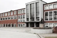 Robertas Society Hotels in 