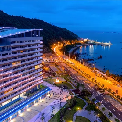 Island Skylight Resort Hotels near Hello UFO Infinity Pool