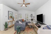 Pet-Friendly Retreat, Walk to Downtown