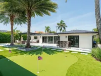 Beautiful views of Naples Bay and walking distance to 5th ave!