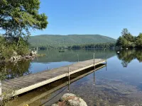 Charming lakefront 2-bedroom cottage with private beach & dock. - 4 tähden