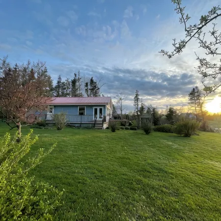 Spruce Cove Retreat 2 separate spaces in one! Main and guest house. Pet friendly