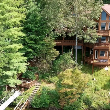 Lake Santeetlah Family Retreat: 4BR/4.5BA w/ Kayaks & Grills