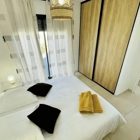 Villa with private pool, lentre_terre_et_mer Отели в г. Леччи