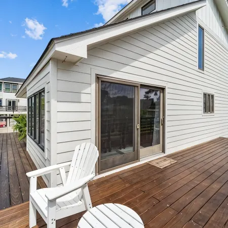 Semi-Soundfront on Bay Drive - Whole Home, Large Yard and Decks!