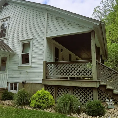 Cozy, Private 3 Br Get-Away Near Clarion. Long Term Stays Welcome. Pet-Friendly!