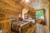 Creekside Cabin Retreat - Hot Tub, Treehouse, Fire Pit, Near Lost River WV