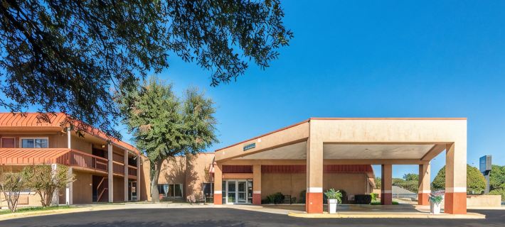 Texas Inn & Suites デントンのホテル