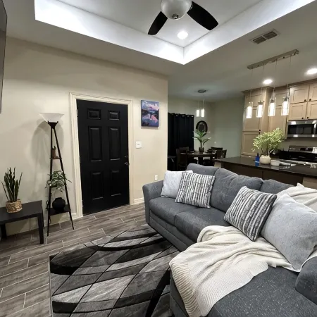 Quiet 2BR Retreat -Fenced yard -Modern Duplex