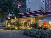 ibis Porto Alegre Moinhos de Vento Hotels near CIEE Theatre