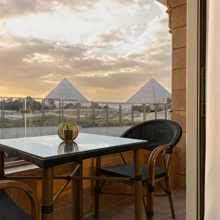 Pyramids Land Hotel