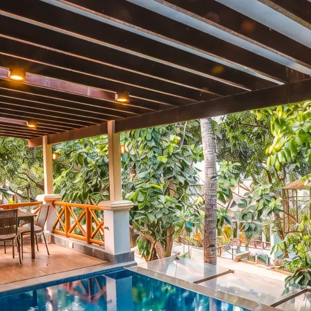 Noni's Resort