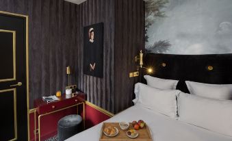 Snob Hotel