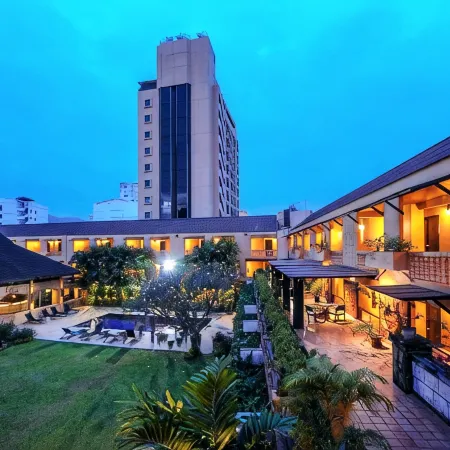 Holiday Garden Hotel & Resort Отели рядом с достопримечательностью «Чиангмайский стадион Семисотлетия»