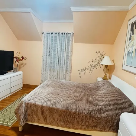 Charming 1-bedroom apartment in Carmel with WiFi, AC