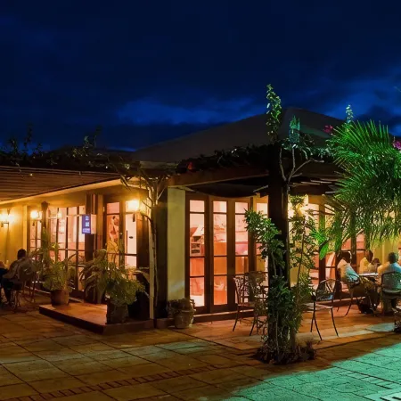 Protea Hotel Dar es Salaam Oyster Bay Отели рядом с достопримечательностью «Пляж Коко»