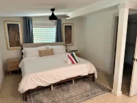 Styled, Clean & Close to the action! 1 Mile to 5th Ave, 3rd St S & Naples Beach! - Homestays
