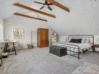 Hot Tub + Pool Table + Resort Access + Fast Wifi Hotels in Campton