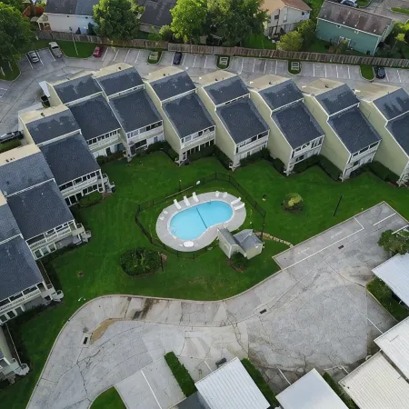 Lake Conroe Waterfront Updated 3Br Condo with Pools, Paddle Boards & Views