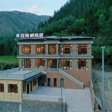 Zha Ga Na Zhuola Riverside Homestay