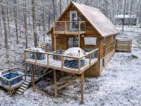 Romantic Cabin: Hot Tub, Fire Pit, Indoor & Outdoor Living, EV Charger Hotels in Stephens County