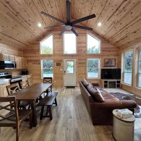 Slow Your Roll - Luxury cabin close to Granbury, Glen Rose, and Stephenville