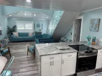 Luxury 3BR Townhouse Walk to Beach • Pet-Friendly • Boat Parking • Sleeps 10 - Boutique
