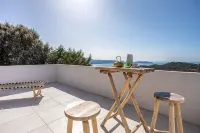 Superb 6 Bedroom Villa, Sea View, Swimming Pool & Pétanque, 5mn from the Beach - Homestays