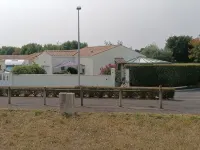 HOUSE 15 MIN. AWAY THE BEACHES OF THE ROYANNAIS COAST - IDEAL ENVIRONMENT FOR FAMILIES Hotels in Saujon