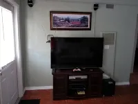 Charming 2-bedroom cottage in enjoyable Pinellas Park with AC, WiFi, and more
