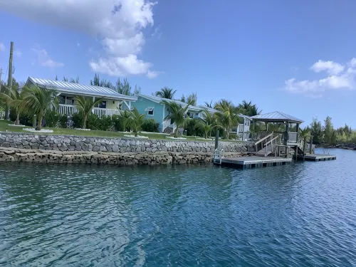 Cozy private green studio cottage on water free floating dock at your doorstep