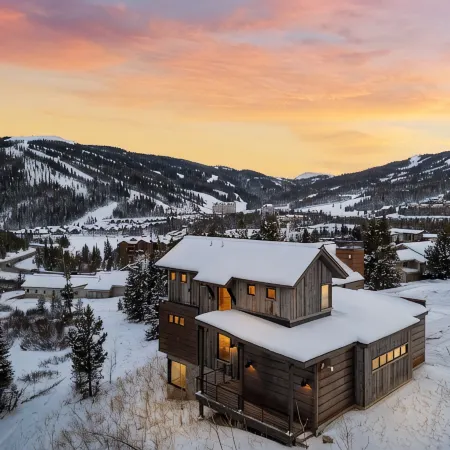Big Sky Basin - Ski-in/Out, Hot Tub & Game Room