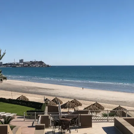 Fresh Remodel - 1BR 1BA Gorgeous Ocean Front Condo at Las Palomas - Cristal 306